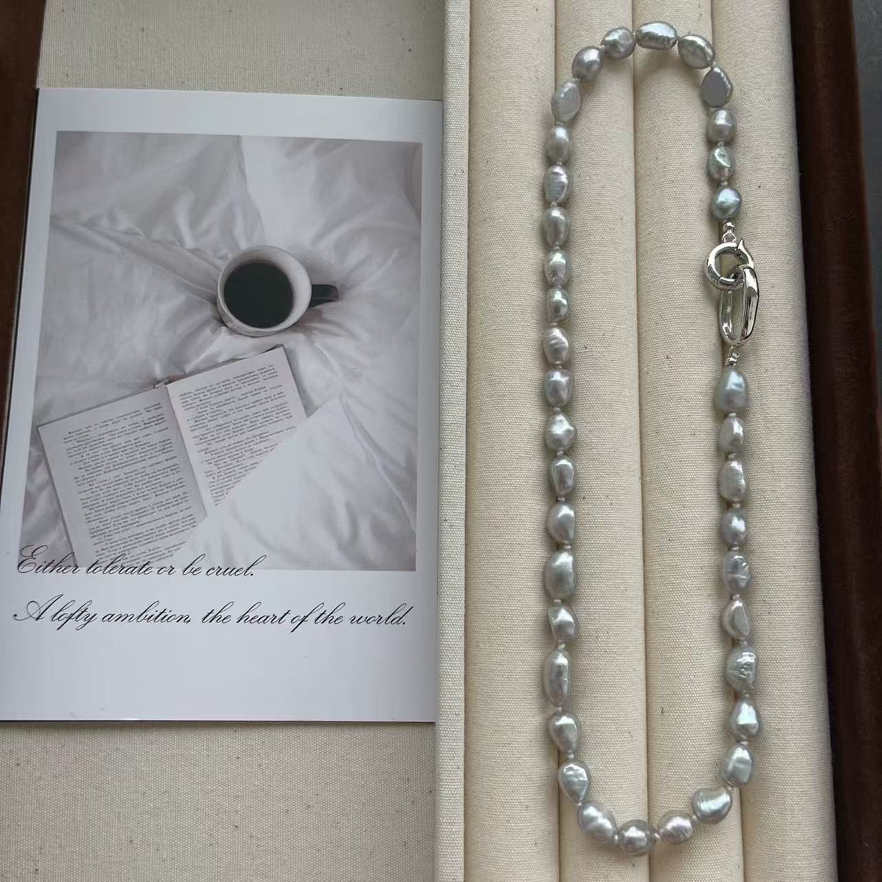 Baroque freshwater pearls necklet