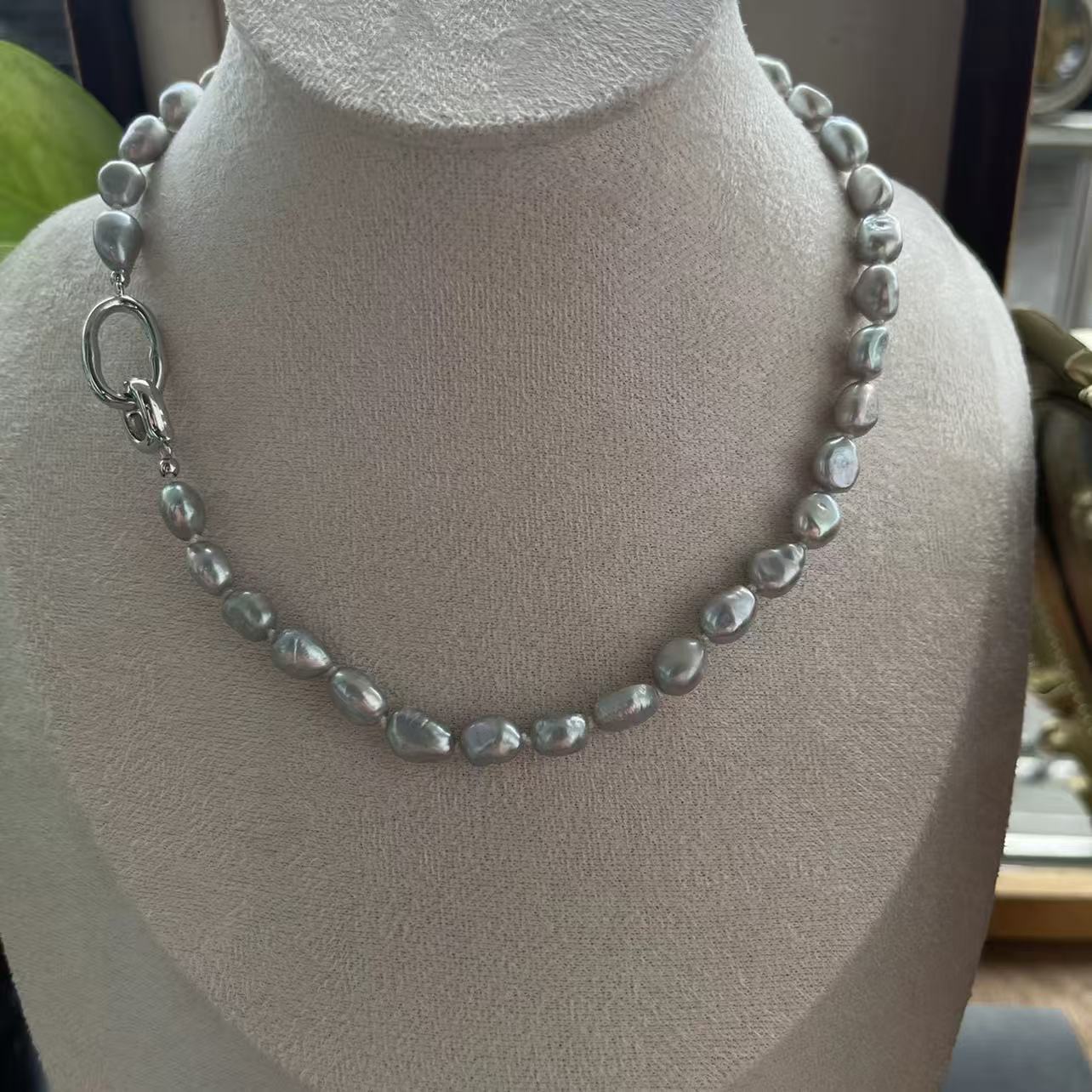 Baroque freshwater pearls necklet