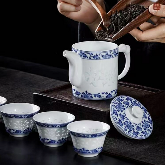 Blue and white porcelain exquisite craft set