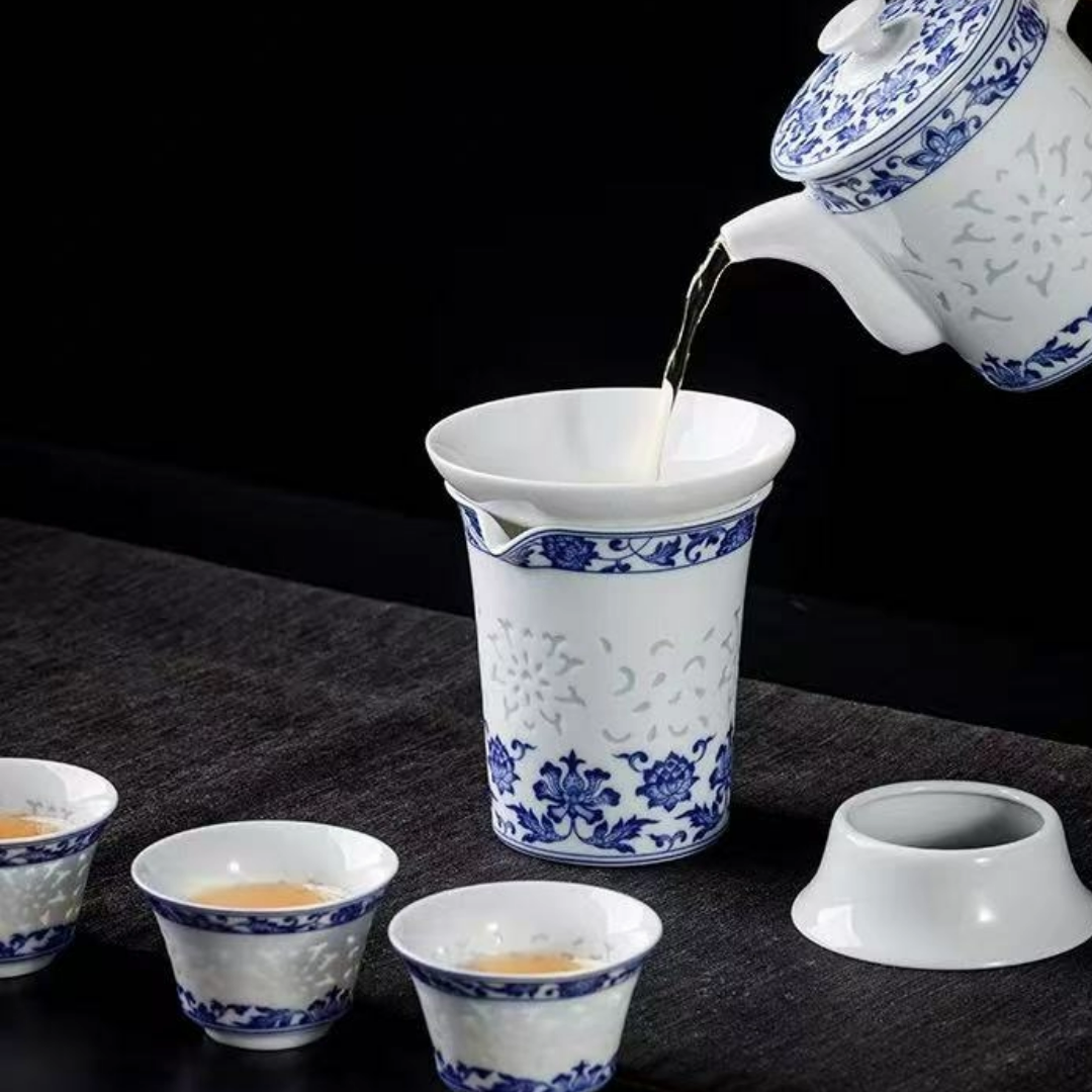 Blue and white porcelain exquisite craft set