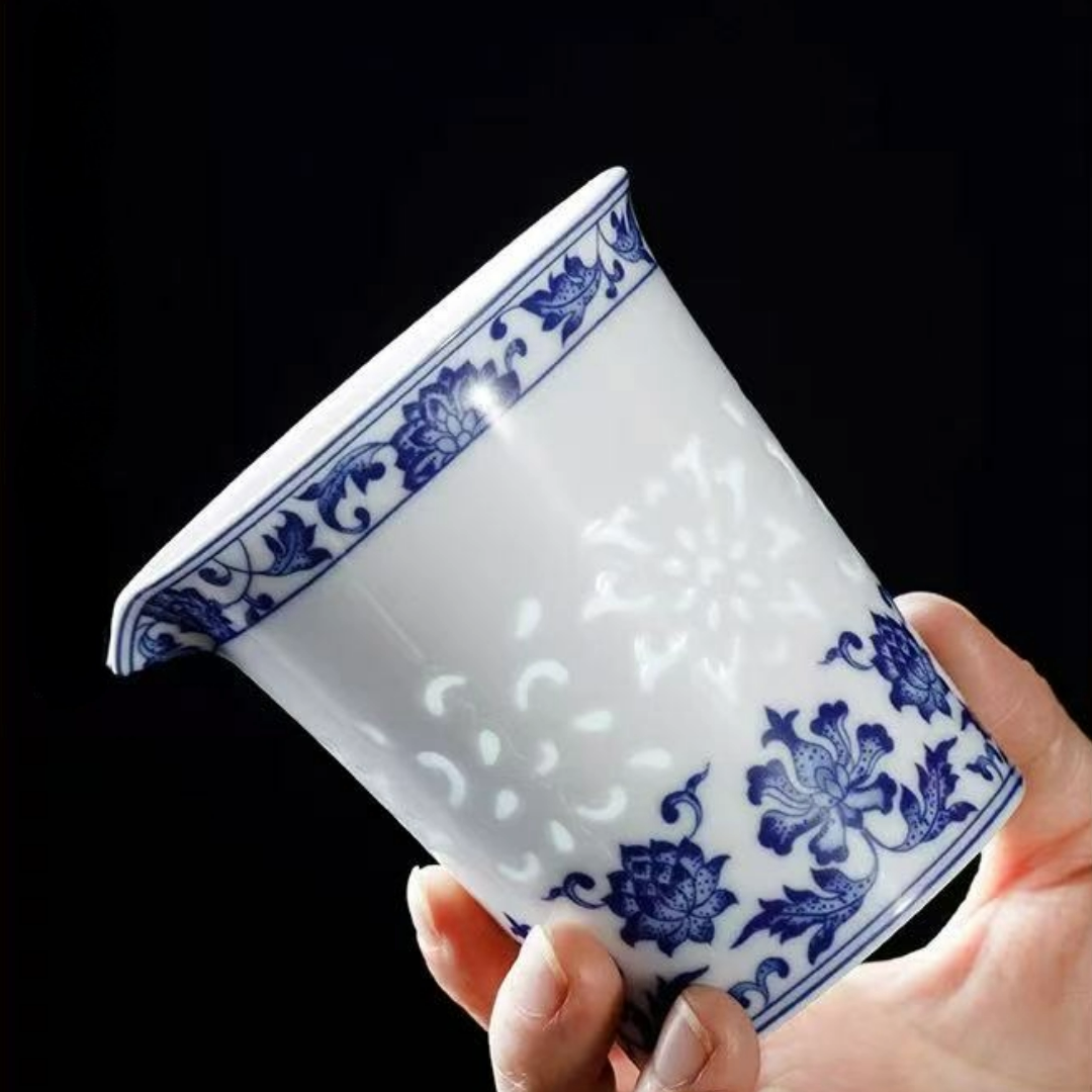 Blue and white porcelain exquisite craft set