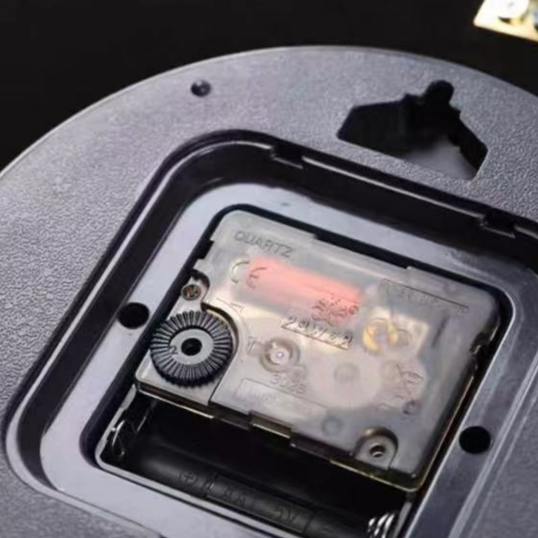 Hanging shell clock 40cm