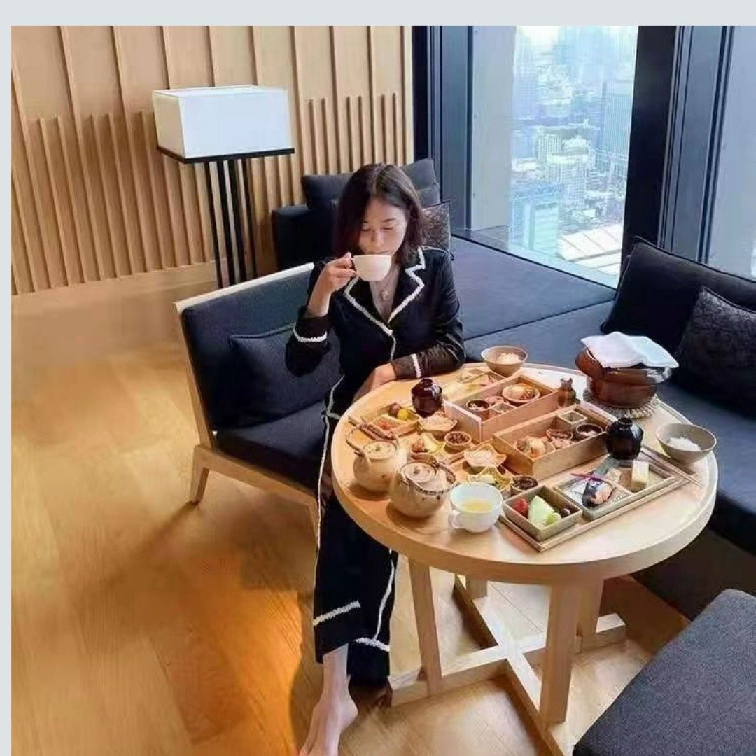 Famale Mulberry Silk Pajama -- Black + white border