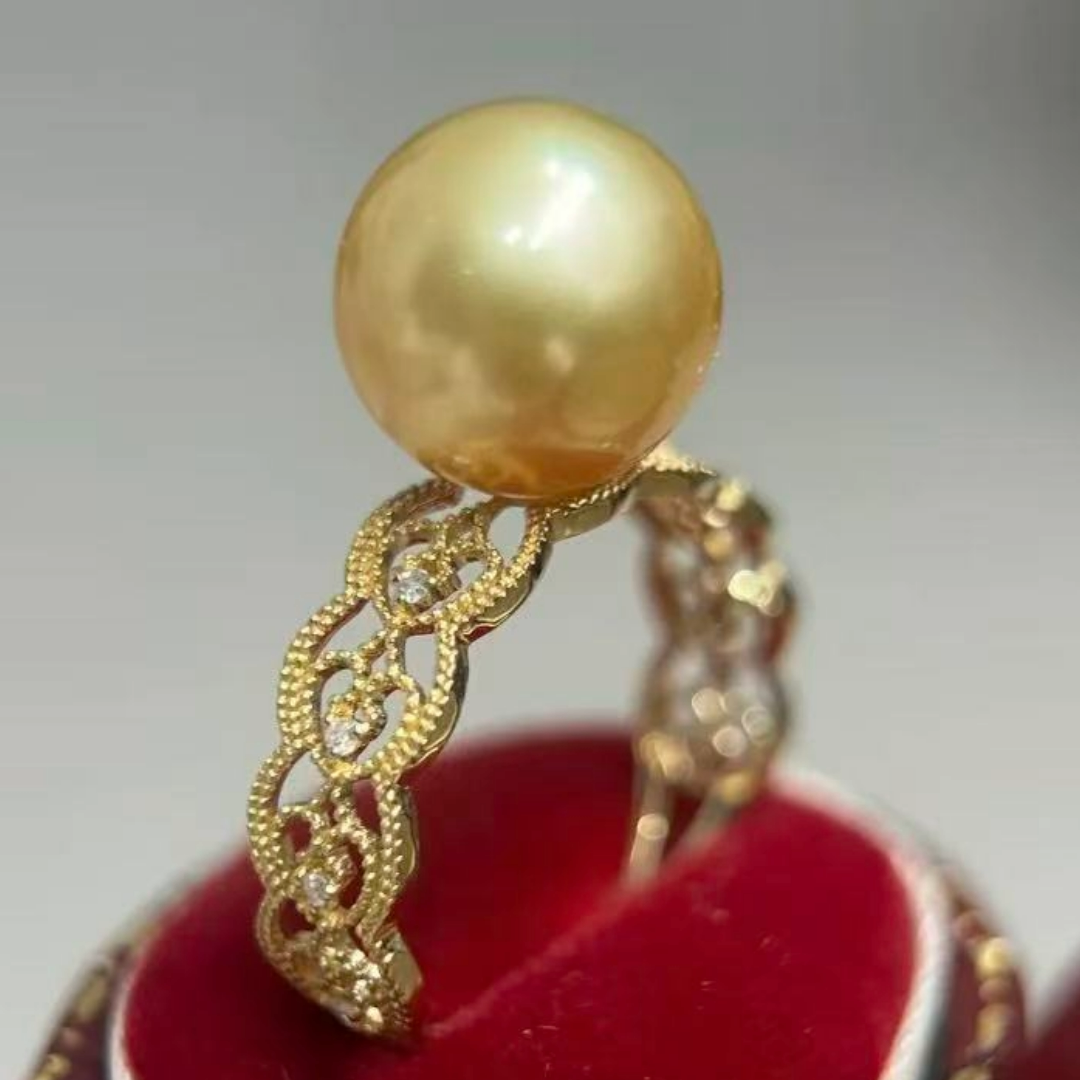 Gold pearl ring